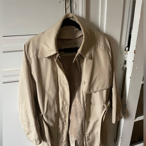Nude Liz Claiborne belted rain jacket with fur lining. - Picture 1 of 3